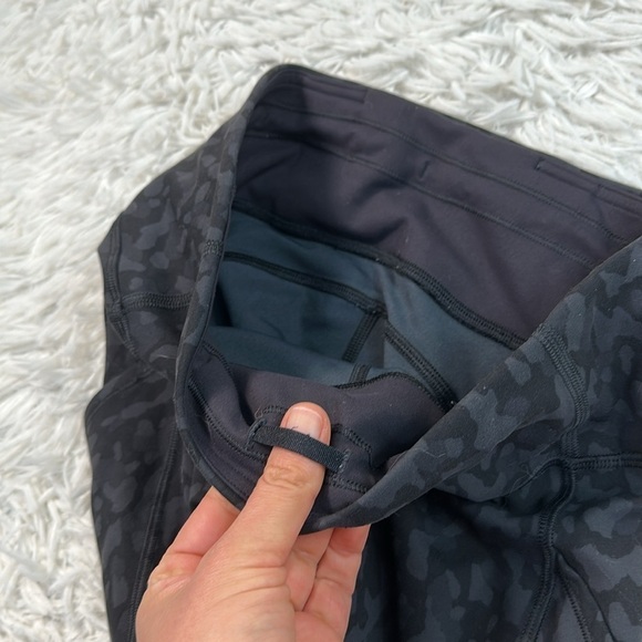 Lululemon Invigorate High-Rise Short 10" Formation Camo Deep Coal Multi - Picture 3 of 7